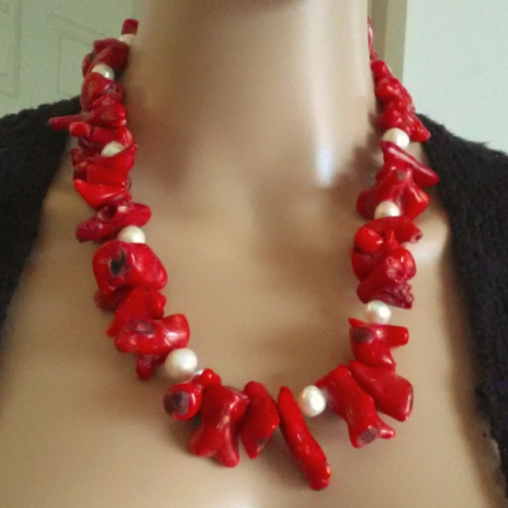 VINTAGE RARE RAW OXBLOOD CORAL CHUNKY NECKLACE W/ TRUE PEARLS (UNIQUE CLASP)